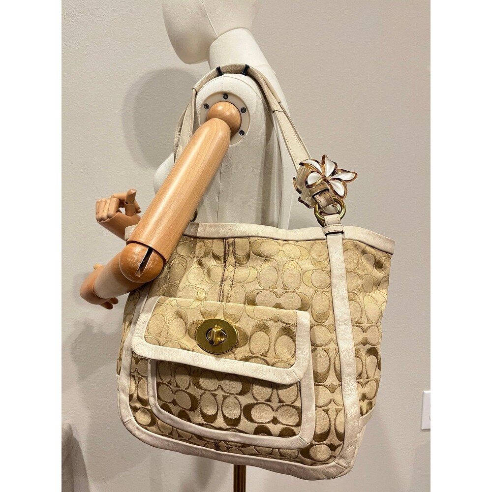 Coach Signature turnlock shoulder bag